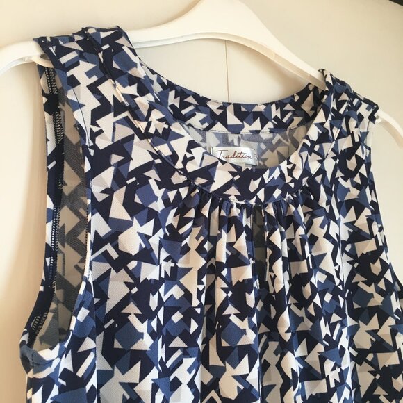 Geometric Stretchy Collar Pleated Tank Top - Picture 5 of 13